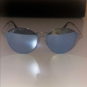 Ray-Ban Silver Tinted Sunglasses with Sleek Minimalist Design